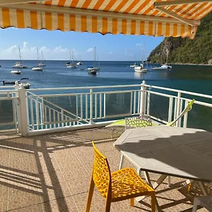 Ti Cabanon. Vue à Deshaies. Appartement